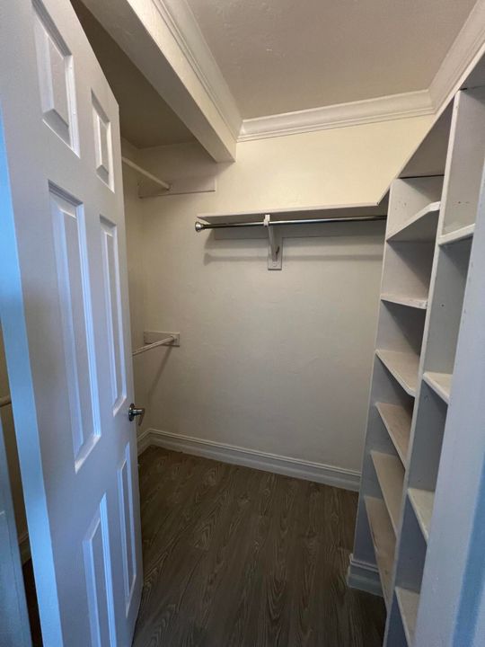 For Rent: $1,695 (1 beds, 1 baths, 720 Square Feet)