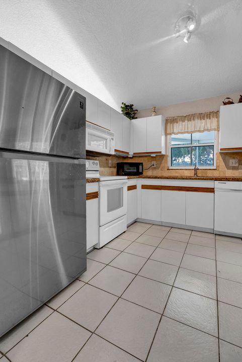 En Venta: $549,900 (4 camas, 2 baños, 1779 Pies cuadrados)