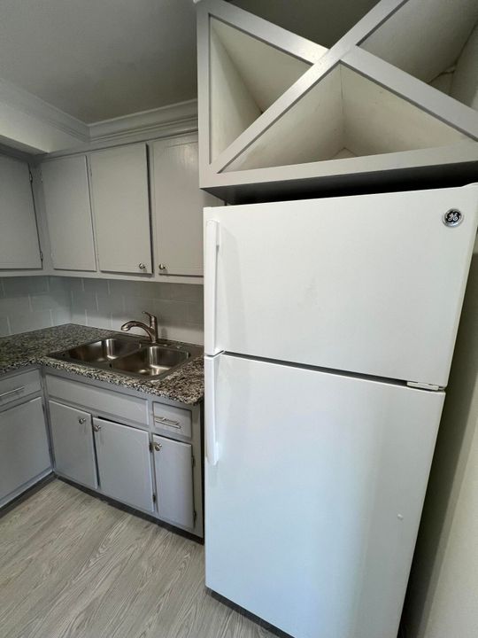For Rent: $1,695 (1 beds, 1 baths, 720 Square Feet)