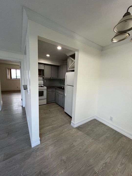 For Rent: $1,695 (1 beds, 1 baths, 720 Square Feet)