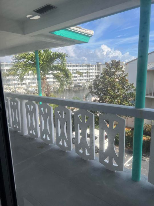 For Rent: $1,695 (1 beds, 1 baths, 720 Square Feet)