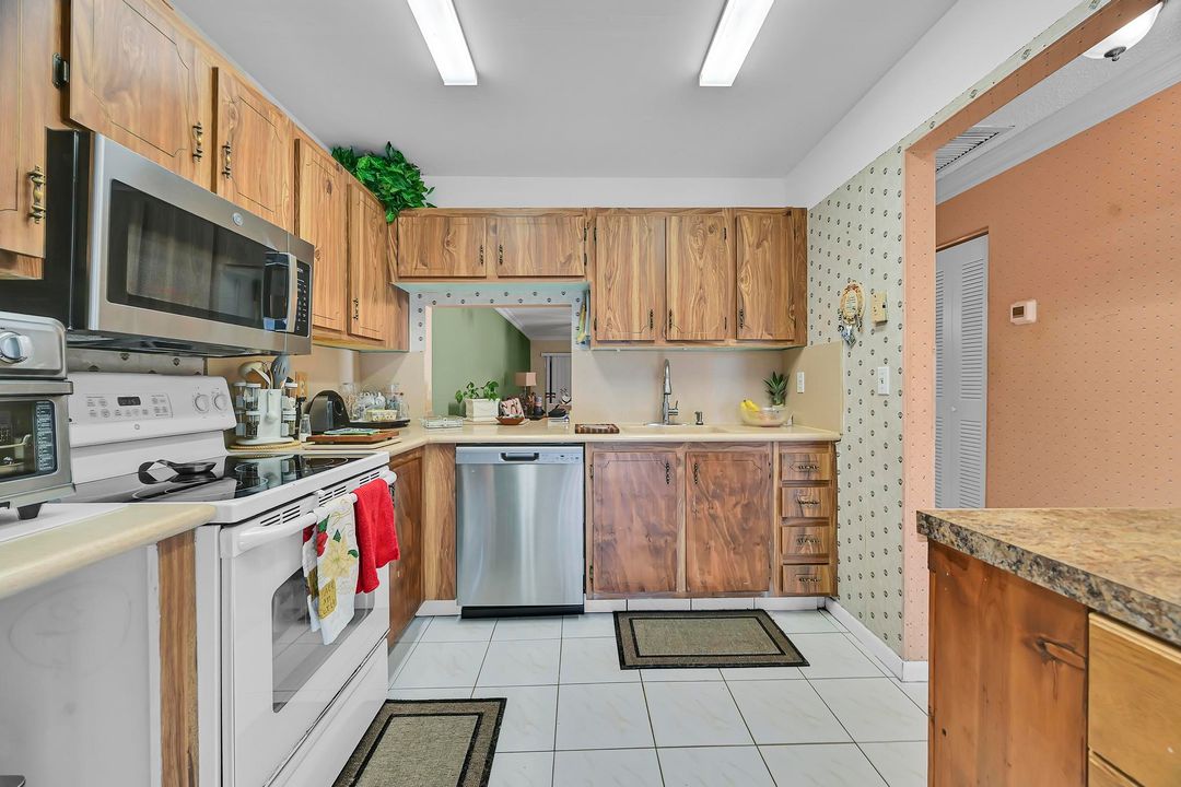 For Sale: $180,000 (2 beds, 2 baths, 1336 Square Feet)