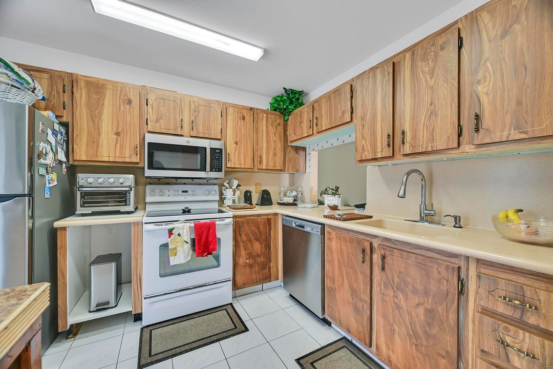 For Sale: $180,000 (2 beds, 2 baths, 1336 Square Feet)