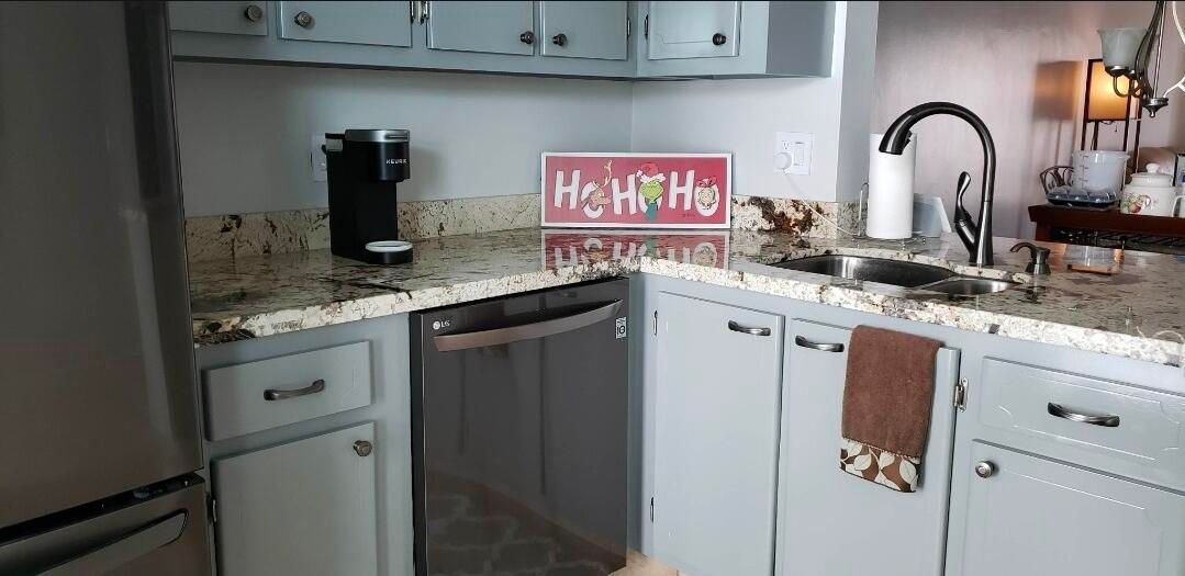 For Rent: $1,750 (2 beds, 2 baths, 860 Square Feet)