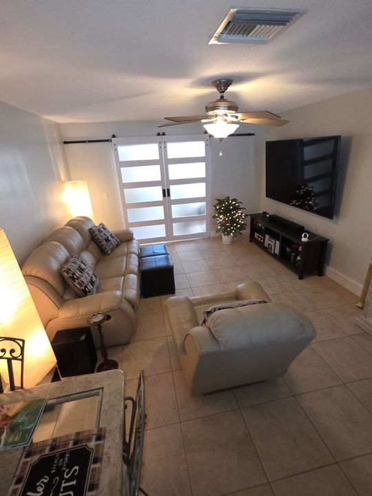 For Rent: $1,750 (2 beds, 2 baths, 860 Square Feet)