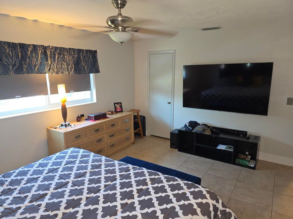 For Rent: $1,750 (2 beds, 2 baths, 860 Square Feet)