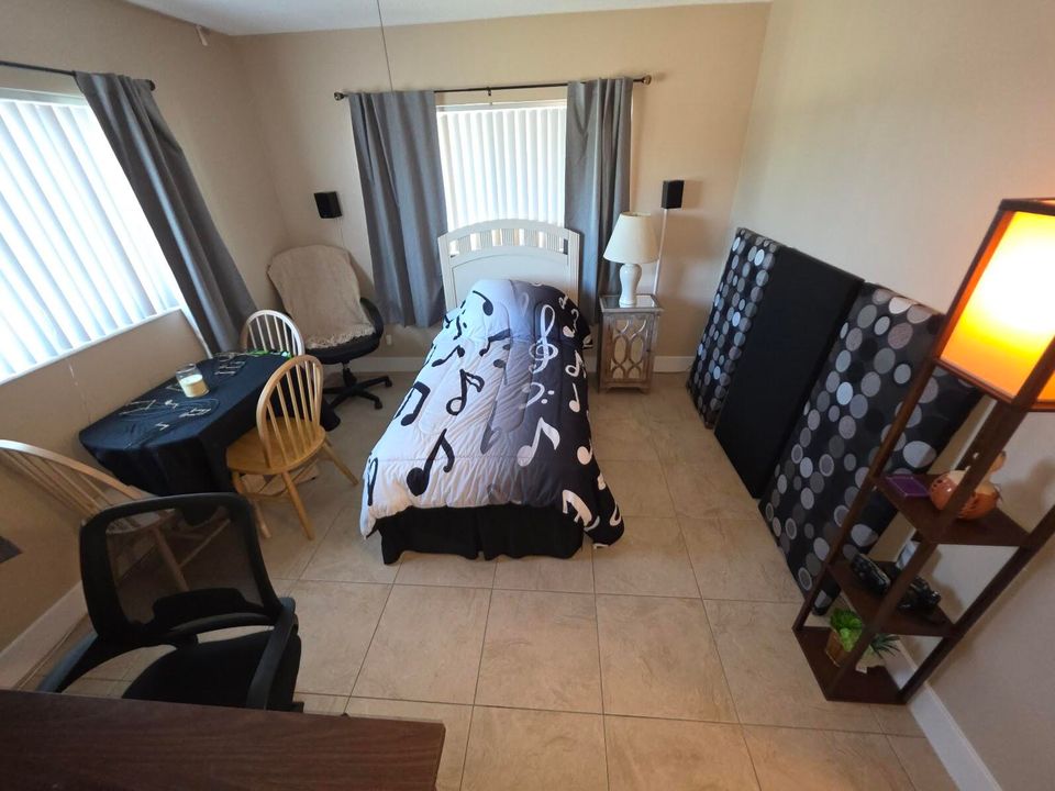 For Rent: $1,750 (2 beds, 2 baths, 860 Square Feet)