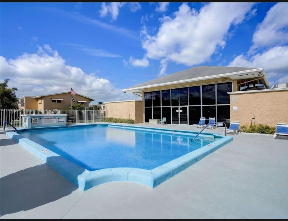 For Rent: $1,750 (2 beds, 2 baths, 860 Square Feet)