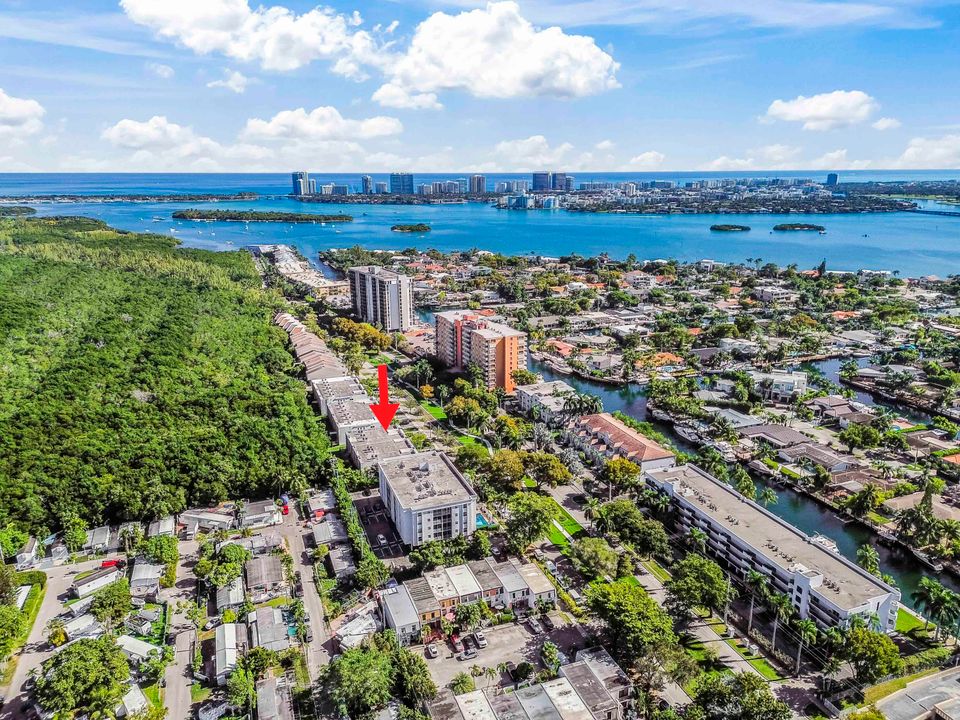 For Sale: $1,150,000 (4 beds, 3 baths, 2481 Square Feet)