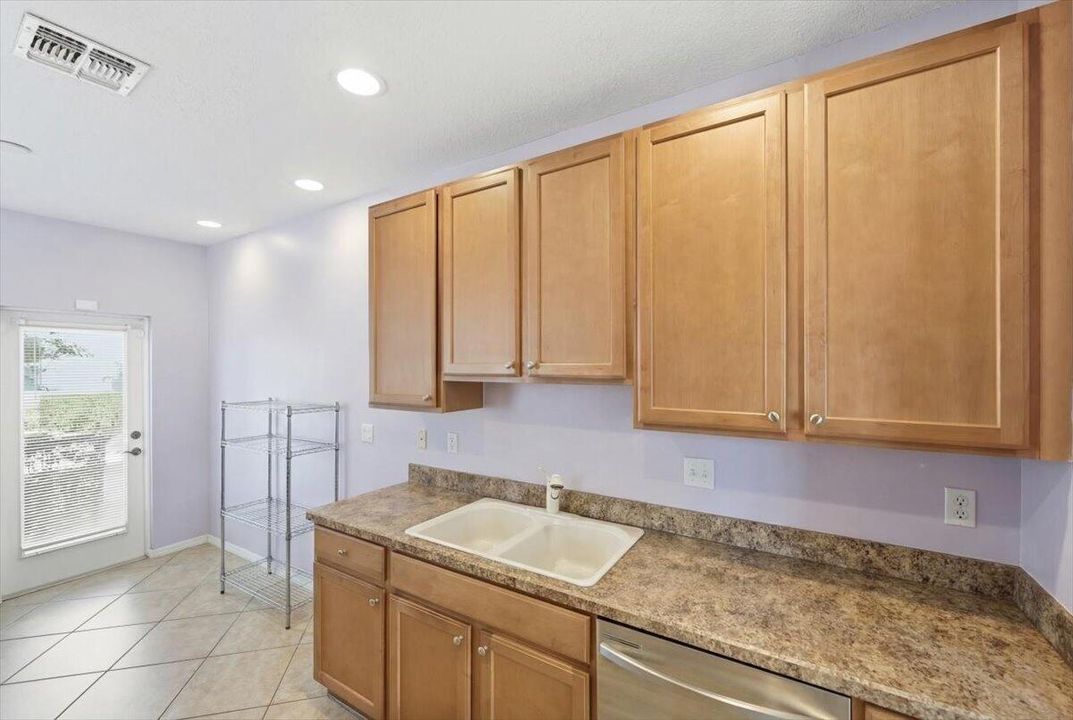 待售: $274,321 (3 贝兹, 2 浴室, 1350 平方英尺)