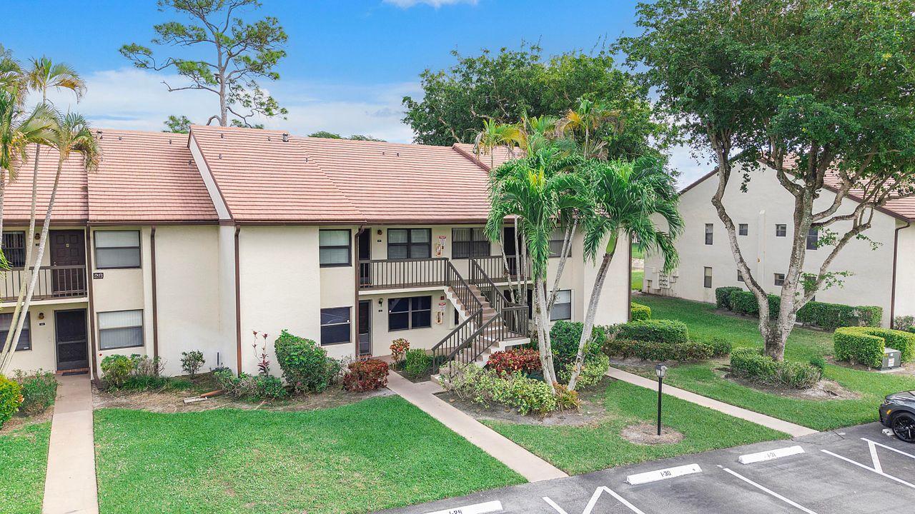 For Sale: $124,900 (2 beds, 2 baths, 1186 Square Feet)