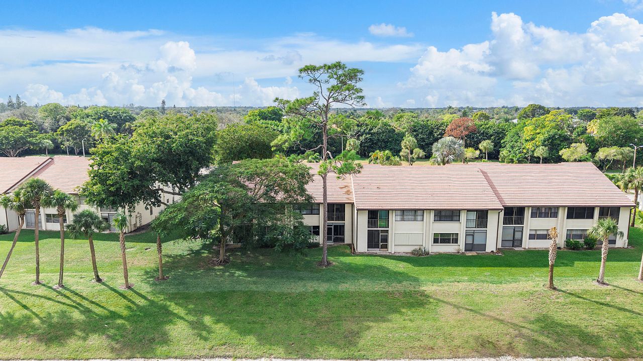 For Sale: $124,900 (2 beds, 2 baths, 1186 Square Feet)