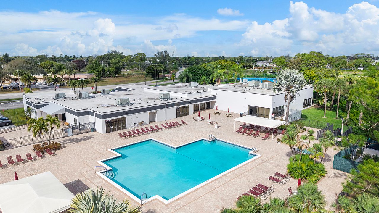 For Sale: $124,900 (2 beds, 2 baths, 1186 Square Feet)