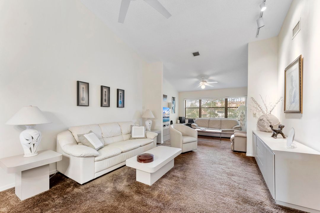 For Sale: $124,900 (2 beds, 2 baths, 1186 Square Feet)