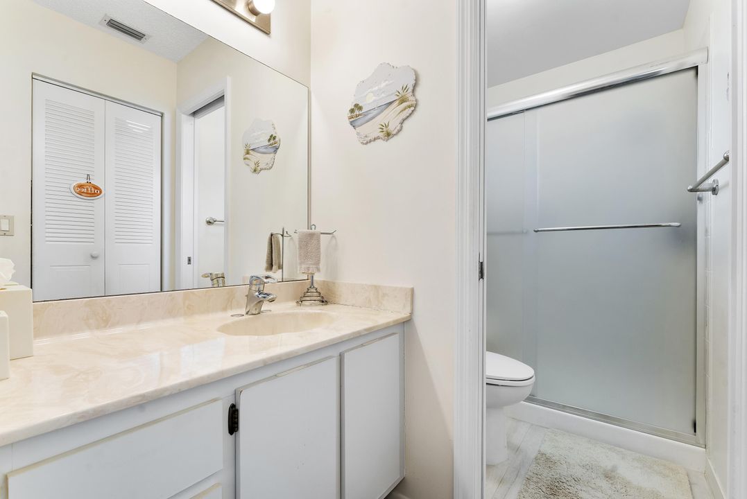 For Sale: $124,900 (2 beds, 2 baths, 1186 Square Feet)