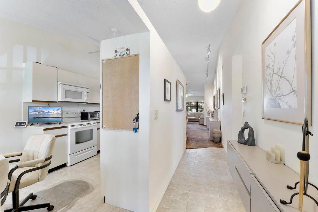 For Sale: $124,900 (2 beds, 2 baths, 1186 Square Feet)