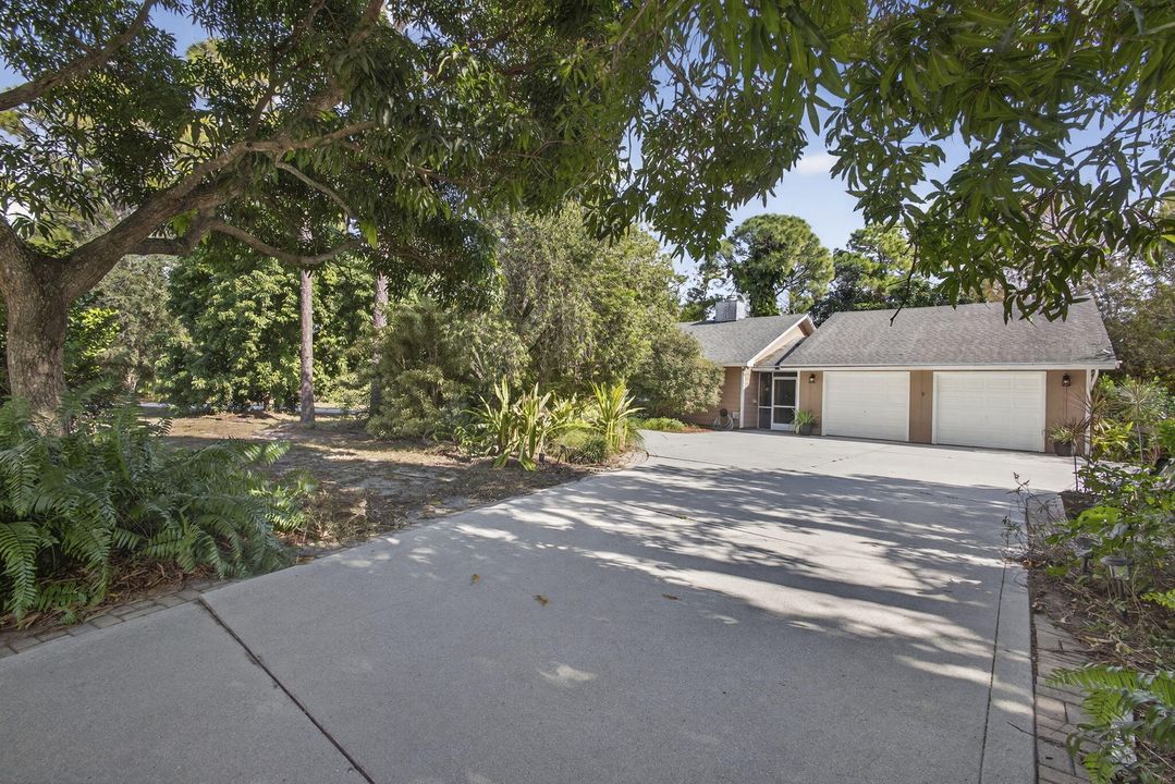 For Sale: $970,000 (4 beds, 3 baths, 2041 Square Feet)