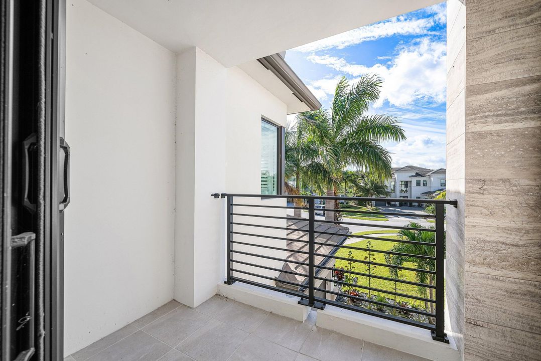 For Sale: $5,250,000 (5 beds, 5 baths, 5927 Square Feet)