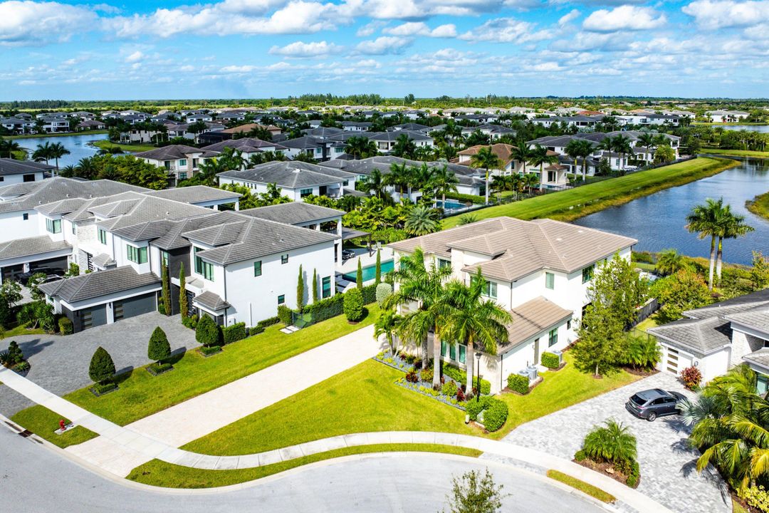 For Sale: $5,250,000 (5 beds, 5 baths, 5927 Square Feet)