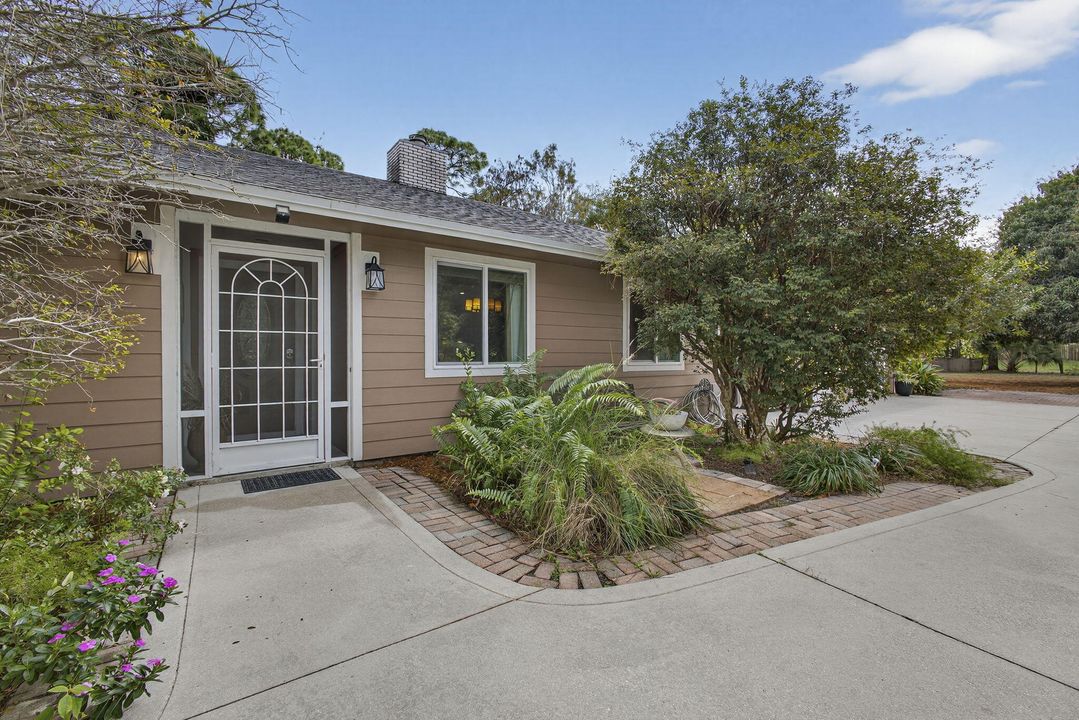 For Sale: $970,000 (4 beds, 3 baths, 2041 Square Feet)