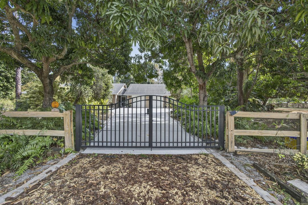 For Sale: $970,000 (4 beds, 3 baths, 2041 Square Feet)