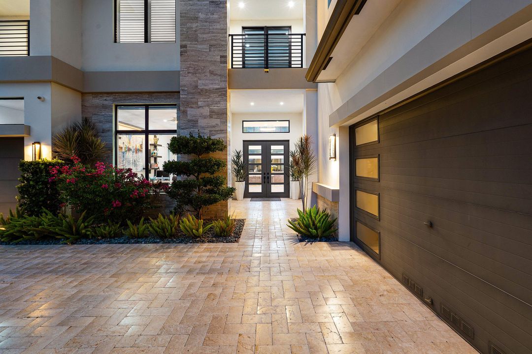 For Sale: $5,250,000 (5 beds, 5 baths, 5927 Square Feet)