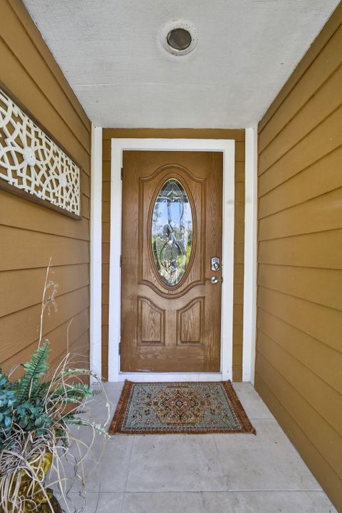 For Sale: $970,000 (4 beds, 3 baths, 2041 Square Feet)