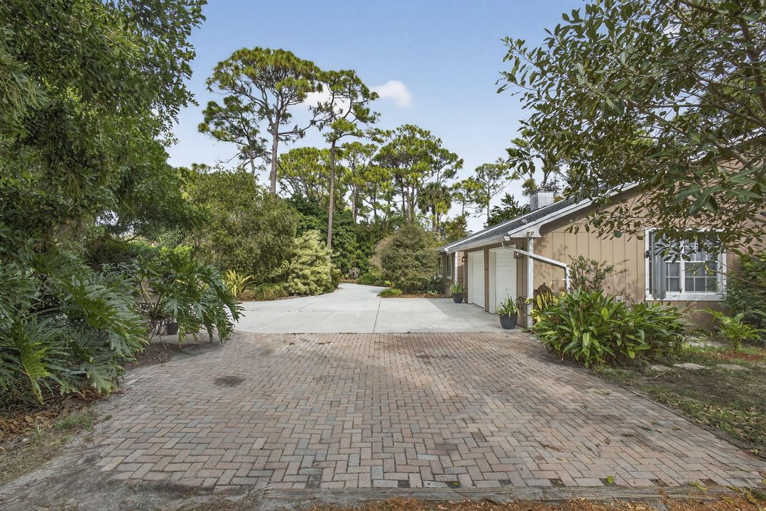 For Sale: $970,000 (4 beds, 3 baths, 2041 Square Feet)