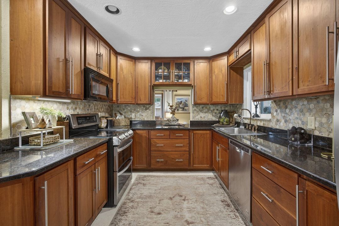 For Sale: $970,000 (4 beds, 3 baths, 2041 Square Feet)