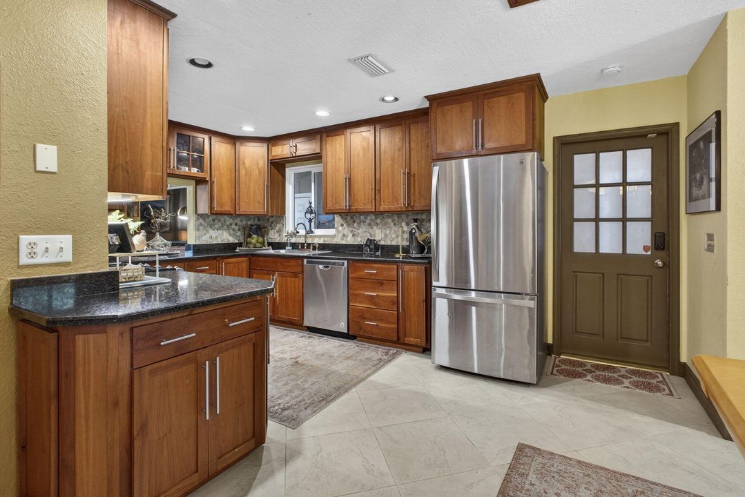 For Sale: $970,000 (4 beds, 3 baths, 2041 Square Feet)