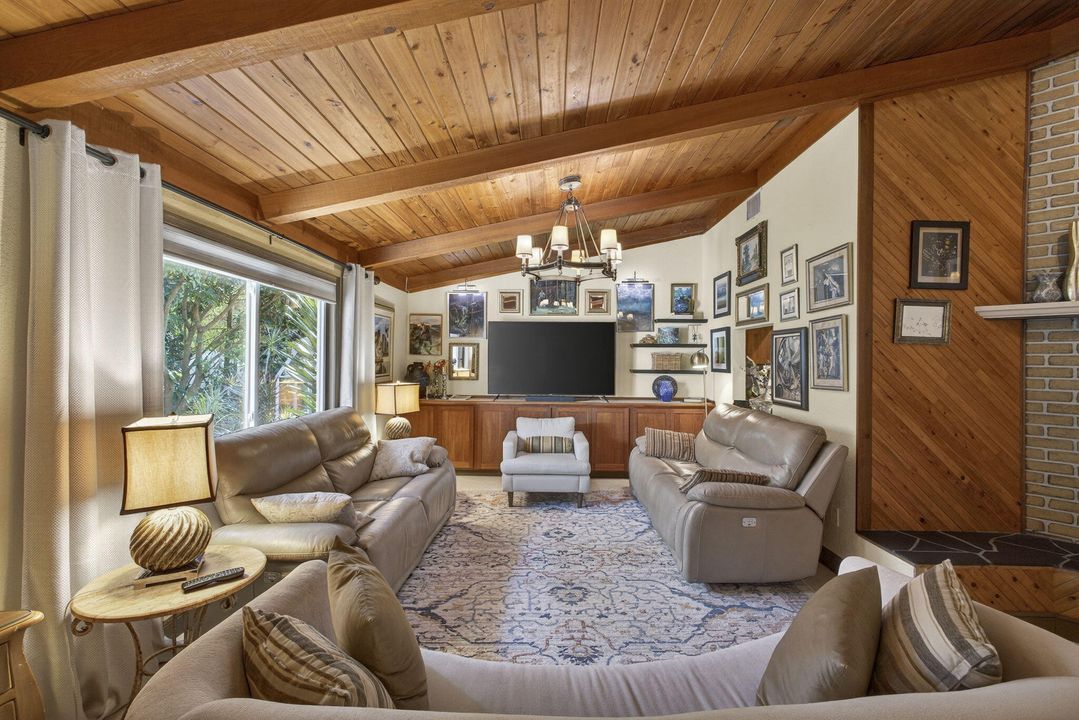 For Sale: $970,000 (4 beds, 3 baths, 2041 Square Feet)