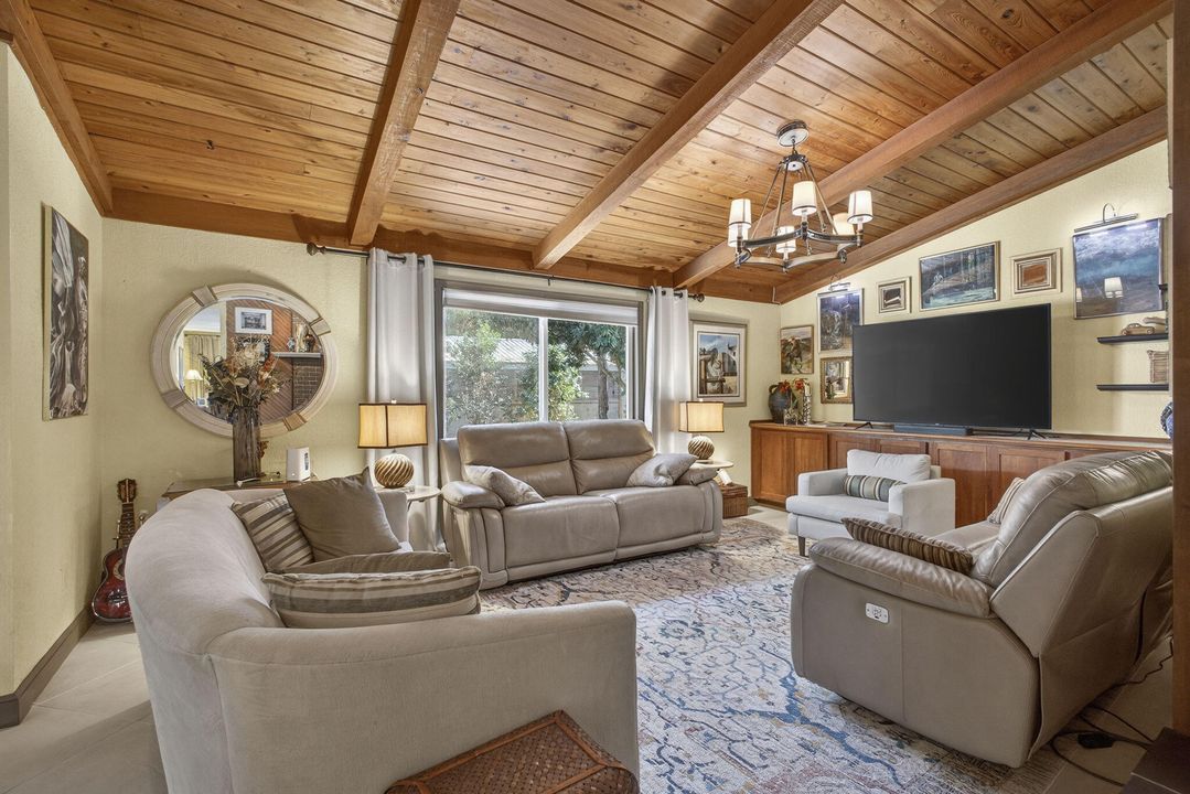 For Sale: $970,000 (4 beds, 3 baths, 2041 Square Feet)