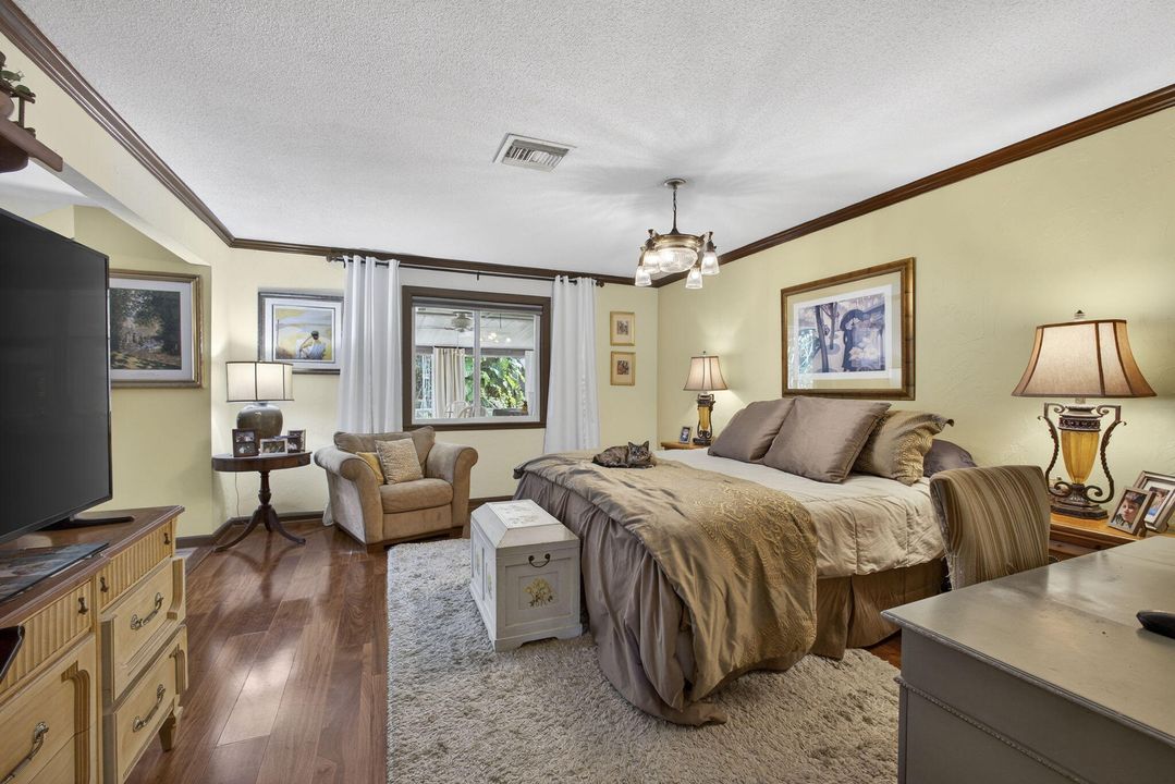 For Sale: $970,000 (4 beds, 3 baths, 2041 Square Feet)