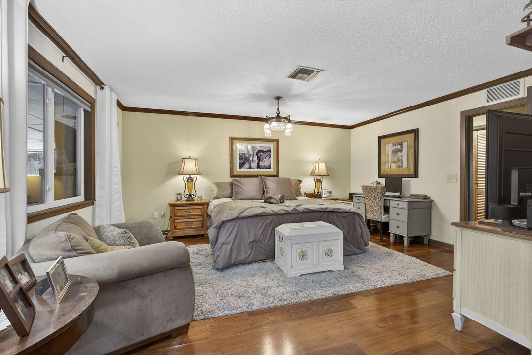 For Sale: $970,000 (4 beds, 3 baths, 2041 Square Feet)