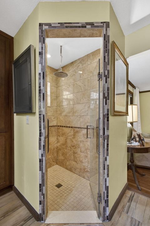 For Sale: $970,000 (4 beds, 3 baths, 2041 Square Feet)