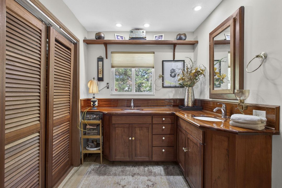 For Sale: $970,000 (4 beds, 3 baths, 2041 Square Feet)