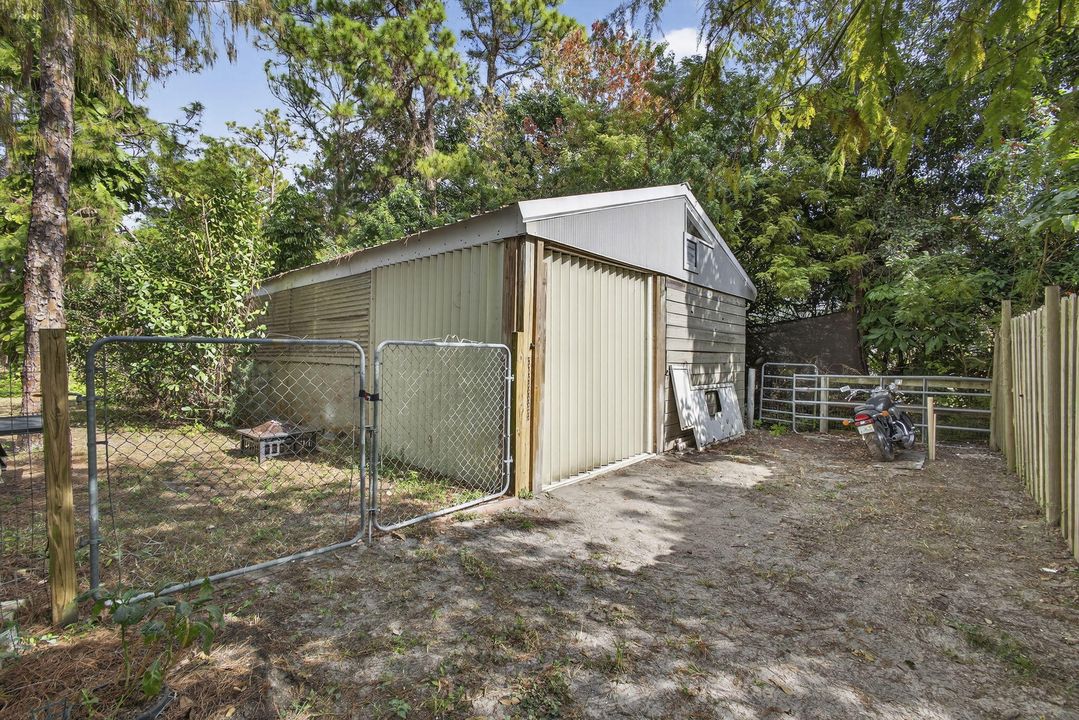 For Sale: $970,000 (4 beds, 3 baths, 2041 Square Feet)