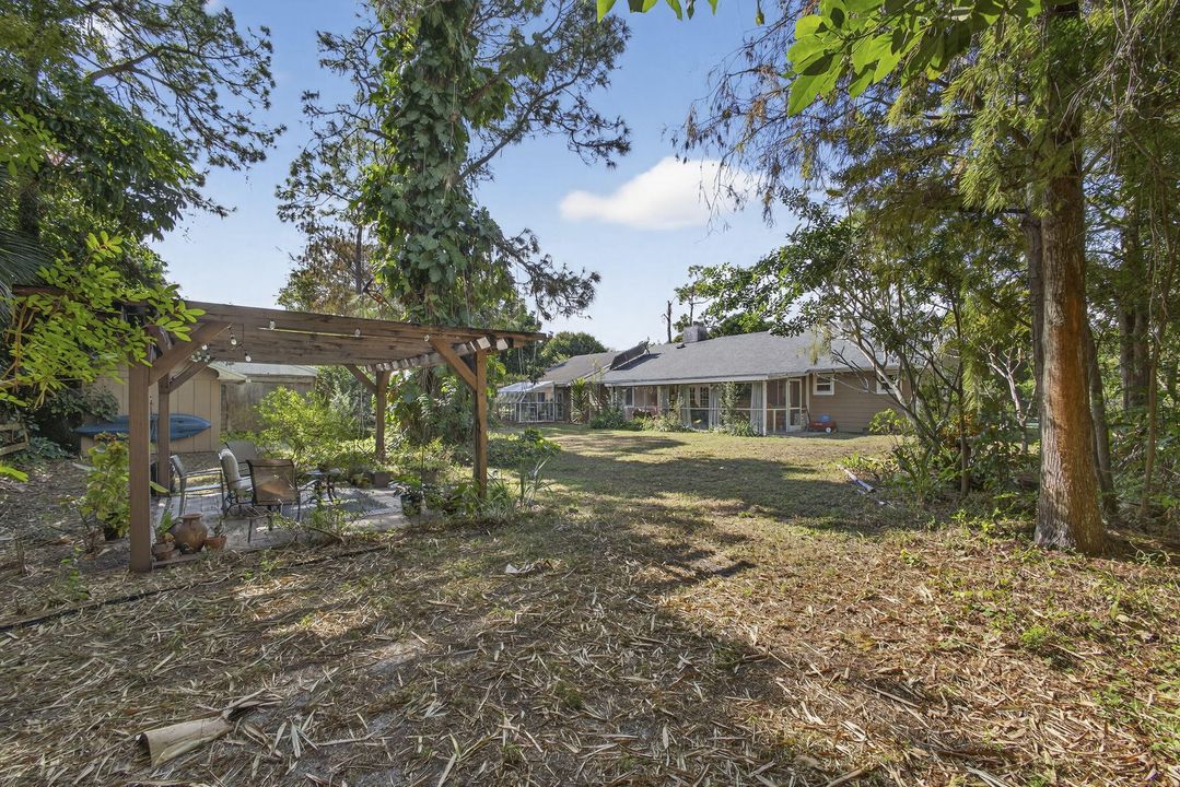 For Sale: $970,000 (4 beds, 3 baths, 2041 Square Feet)