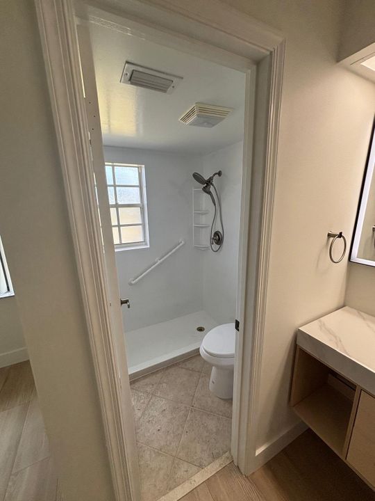 В аренду: $2,000 (2 спален, 2 ванн, 883 Квадратных фут)