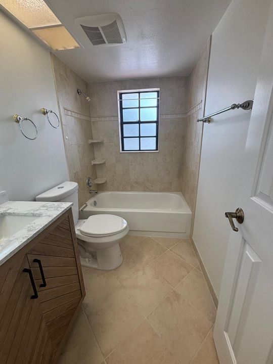 В аренду: $2,000 (2 спален, 2 ванн, 883 Квадратных фут)