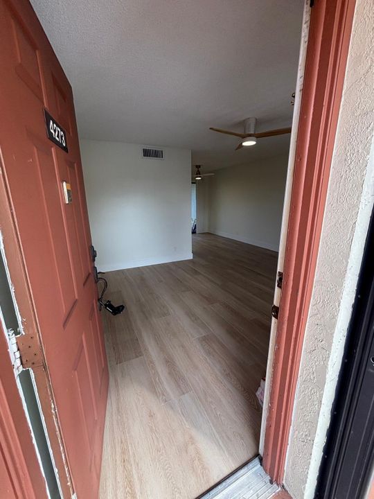 В аренду: $2,000 (2 спален, 2 ванн, 883 Квадратных фут)