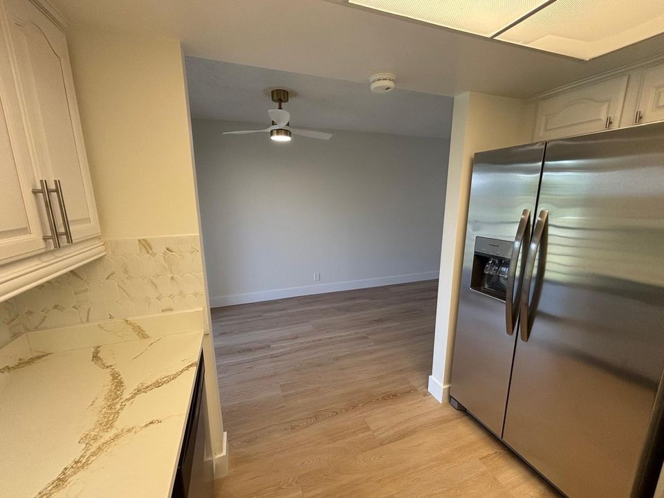 В аренду: $2,000 (2 спален, 2 ванн, 883 Квадратных фут)