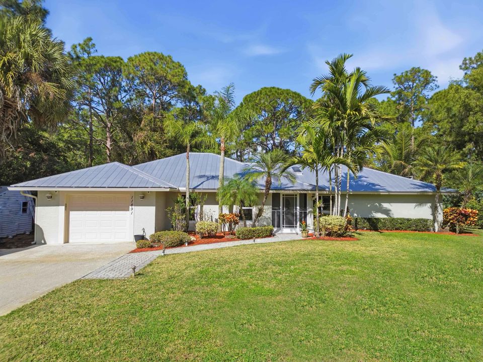 For Sale: $795,000 (4 beds, 2 baths, 1896 Square Feet)