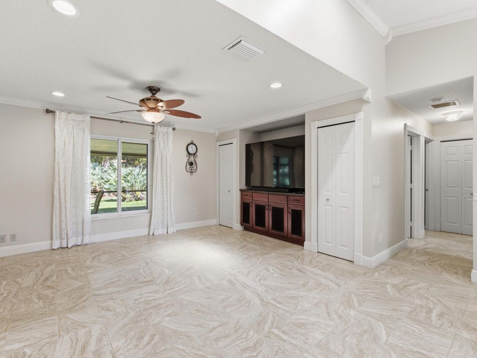 For Sale: $795,000 (4 beds, 2 baths, 1896 Square Feet)