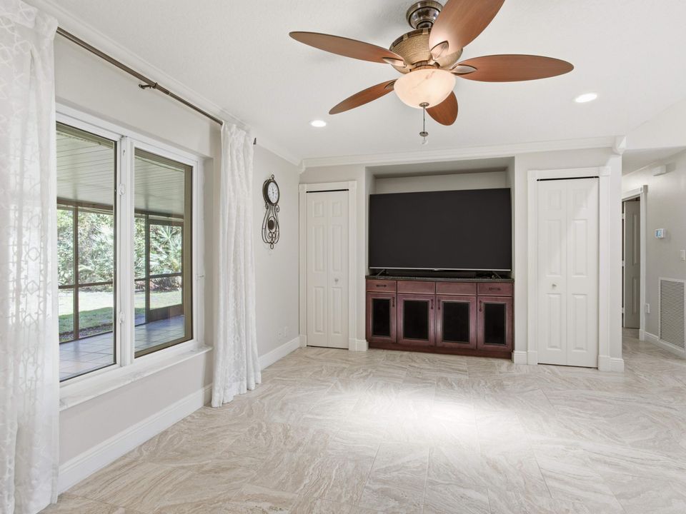 For Sale: $795,000 (4 beds, 2 baths, 1896 Square Feet)