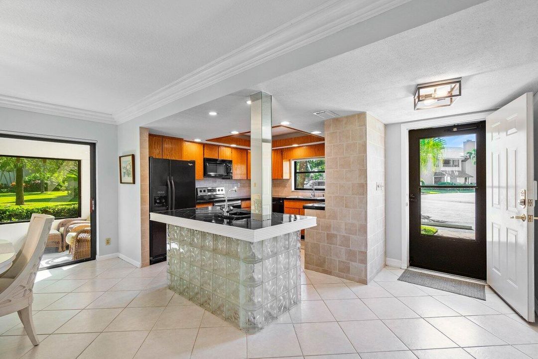 出租: $5,800 (2 贝兹, 2 浴室, 1280 平方英尺)