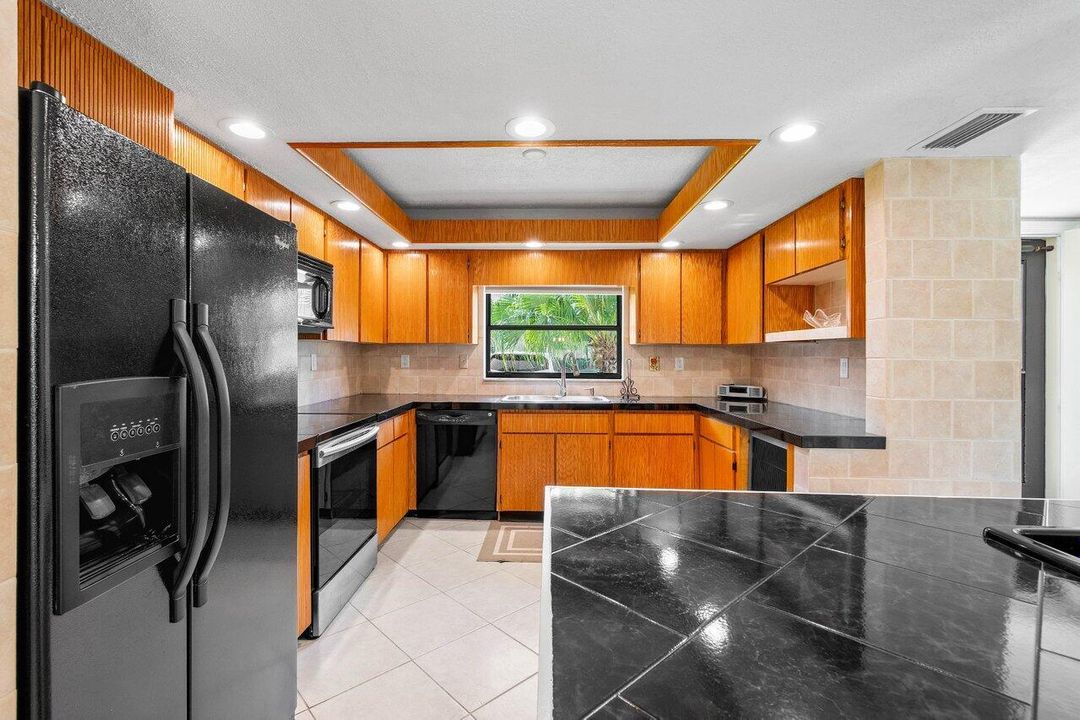 出租: $5,800 (2 贝兹, 2 浴室, 1280 平方英尺)