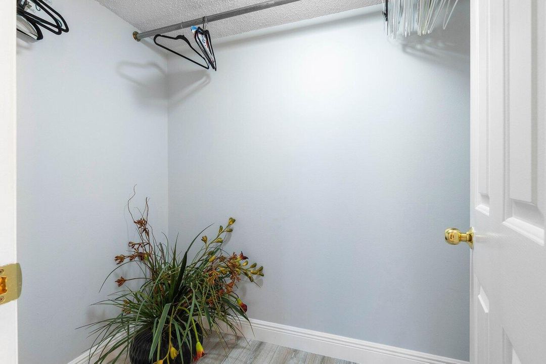 出租: $5,800 (2 贝兹, 2 浴室, 1280 平方英尺)