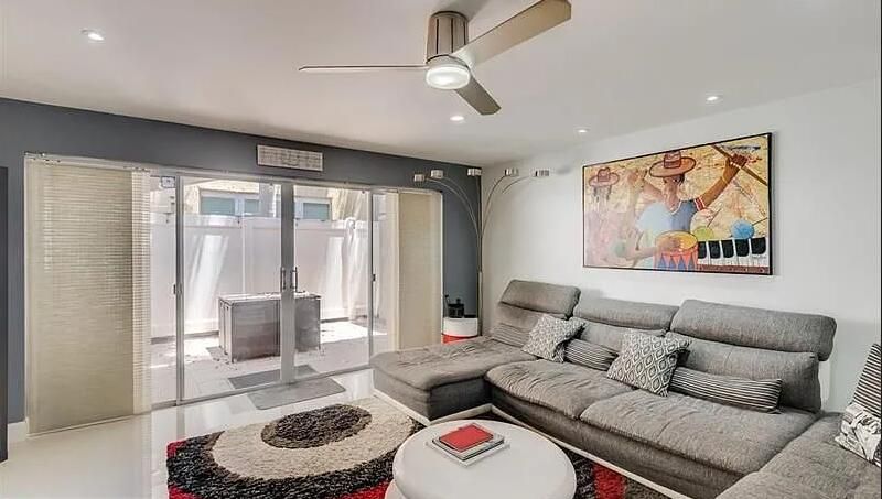 На продажу: $575,000 (2 спален, 2 ванн, 1418 Квадратных фут)