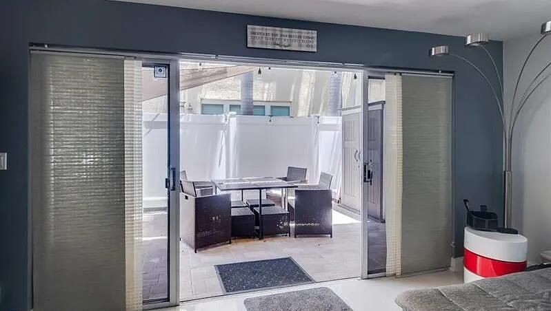 На продажу: $575,000 (2 спален, 2 ванн, 1418 Квадратных фут)